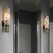 Elegante Marmor-Wandleuchte mit Kupferdetails – Aurevia