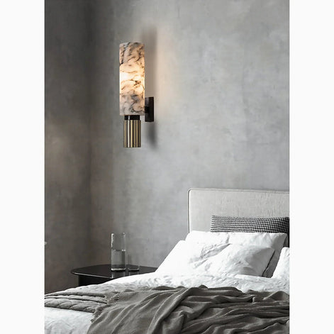 Elegante Marmor-Wandleuchte mit Kupferdetails – Aurevia