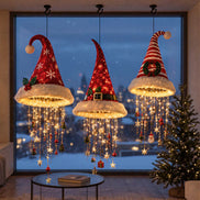 Hängende Weihnachtsdekoration mit LED-Licht und Nikolausmütze – Luminella