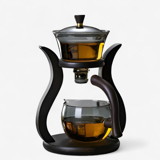 Teekanne aus Glas mit integriertem Teefilter und Griff