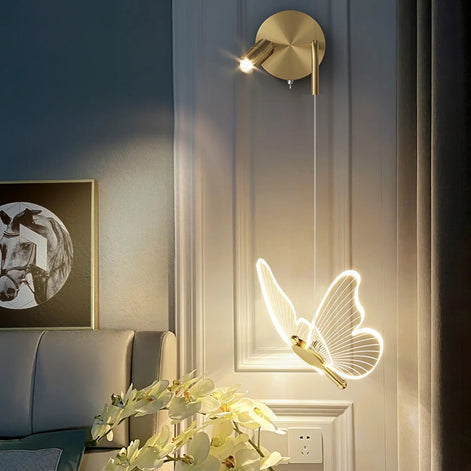 AuriFlora – Wandleuchte mit schmetterlingsförmigem Design