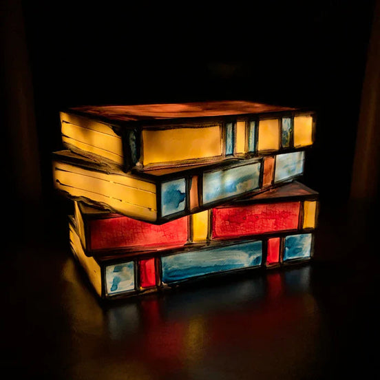 Aurielis Buchlampe aus Glas – Stimmungsvolle Beleuchtung mit dekorativem Charakter