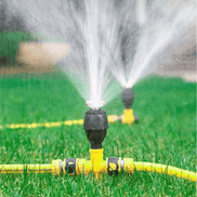 Automatischer Gartensprinkler für gleichmäßige Bewässerung