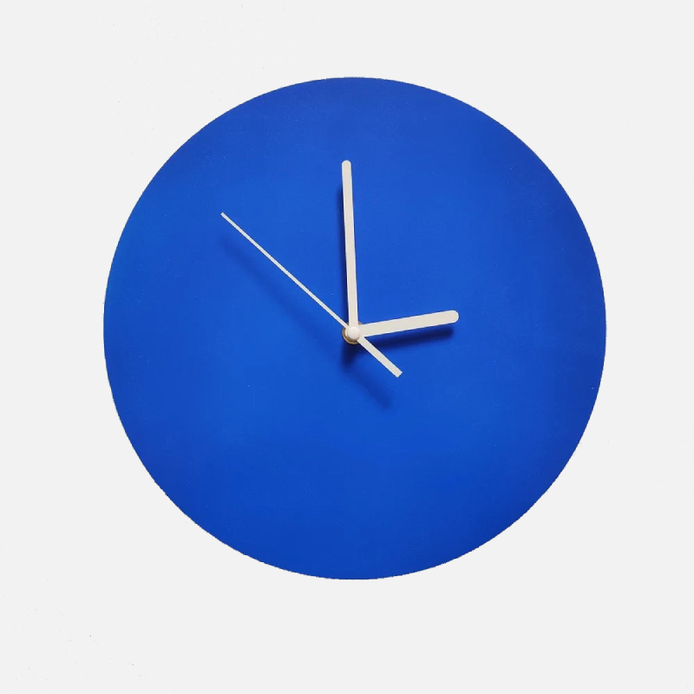 Azuron Geometrische Wanduhr – Moderner Akzent in Blau