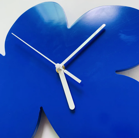 Azuron Geometrische Wanduhr – Moderner Akzent in Blau