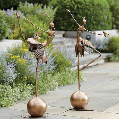 Charmantes Tanzendes Gartenmädchen – Magische Eleganz Für Ihren Außenbereich 4