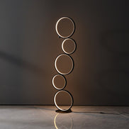 Cirvona LED-Stehleuchte mit Ringelement