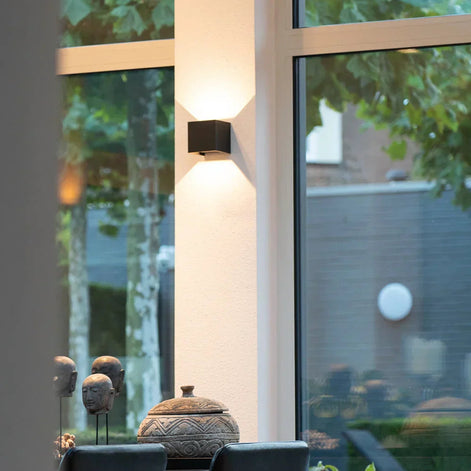 Cubora LED-Wandleuchte im Kubus-Design