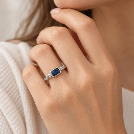 Damen Ring mit ovalem Stein und Krappenfassung – Ovalessa
