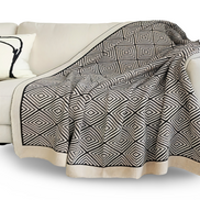 DecoDiamond Geometrische Kuscheldecke – Stilvolle Eleganz für Behagliche Nächte 0