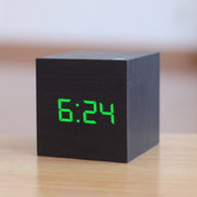 Digitaler LED-Wecker mit Anzeige