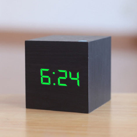 Digitaler LED-Wecker mit Anzeige