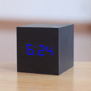 Digitaler LED-Wecker mit Anzeige