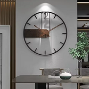 Fusion Wanduhr – 40 cm Metall-Designuhr mit Walnussholz-Zeigern