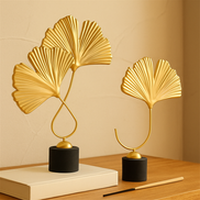 Ginkora Dekorationsobjekt in Blattform – Skulptur für Innenräume
