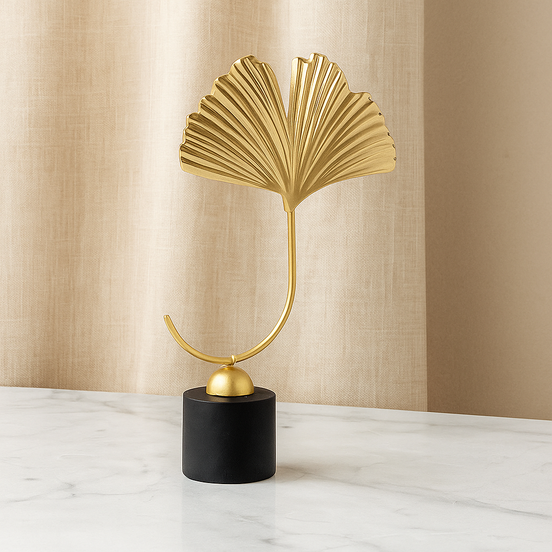 Ginkora Dekorationsobjekt in Blattform – Skulptur für Innenräume