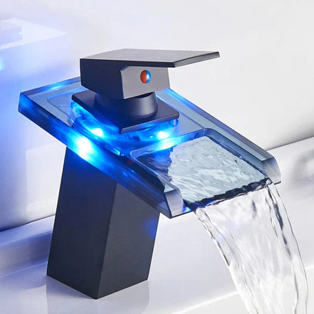 AquaLume Cascade – LED-Wasserhahn mit Wasserfall-Auslauf