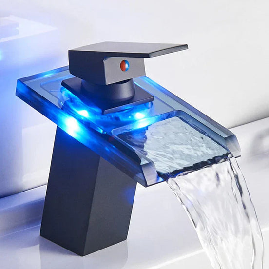 AquaLume Cascade – LED-Wasserhahn mit Wasserfall-Auslauf