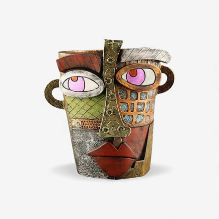 Dekorative Vase mit gesichtsinspiriertem Design für Innen- und Außenbereiche