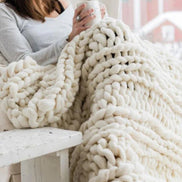 La Maille Majestueuse – Gestrickte Wohndecke für Sofa und Bett