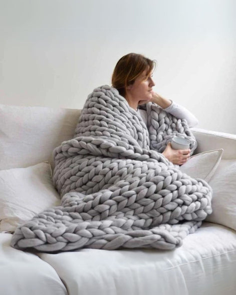 La Maille Majestueuse – Gestrickte Wohndecke für Sofa und Bett