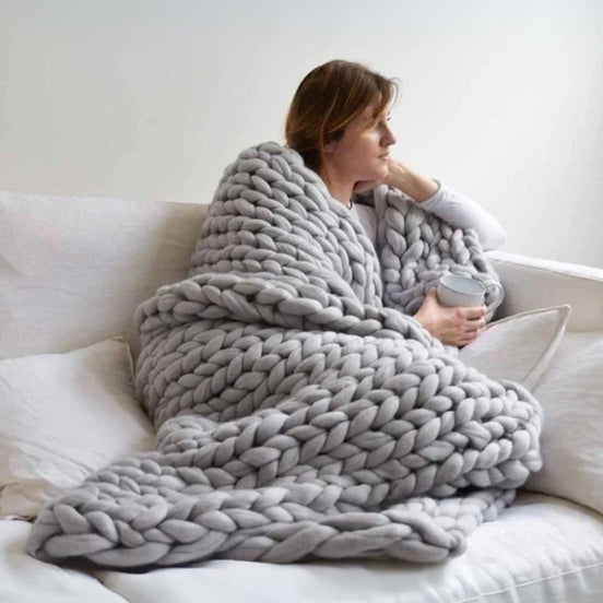 La Maille Majestueuse – Gestrickte Wohndecke für Sofa und Bett