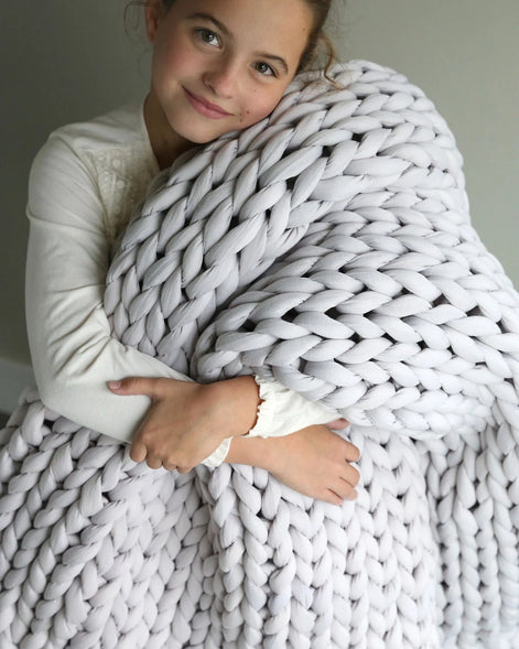 La Maille Majestueuse – Gestrickte Wohndecke für Sofa und Bett