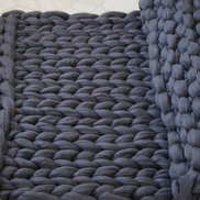 La Maille Majestueuse – Gestrickte Wohndecke für Sofa und Bett