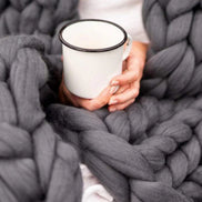 La Maille Majestueuse – Gestrickte Wohndecke für Sofa und Bett