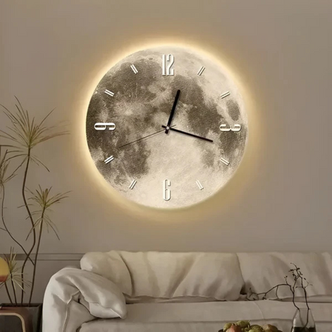 Luna Wanduhr – Runde Holzuhr im Mond-Design für stilvolle Räume
