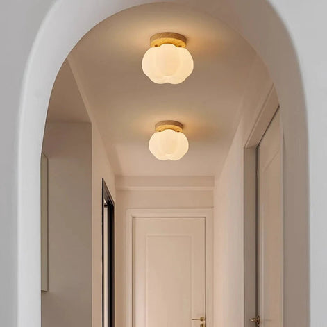 Lunora Deckenleuchte aus Glas und Holz