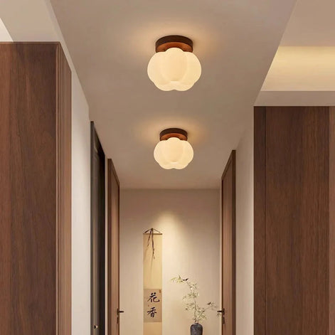 Lunora Deckenleuchte aus Glas und Holz
