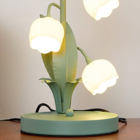 OrchiLume – Tischleuchte mit dekorativem Orchideenmuster