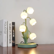OrchiLume – Tischleuchte mit dekorativem Orchideenmuster