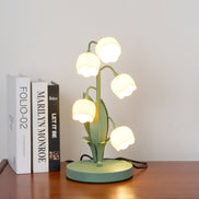 OrchiLume – Tischleuchte mit dekorativem Orchideenmuster