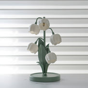 OrchiLume – Tischleuchte mit dekorativem Orchideenmuster