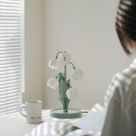 OrchiLume – Tischleuchte mit dekorativem Orchideenmuster
