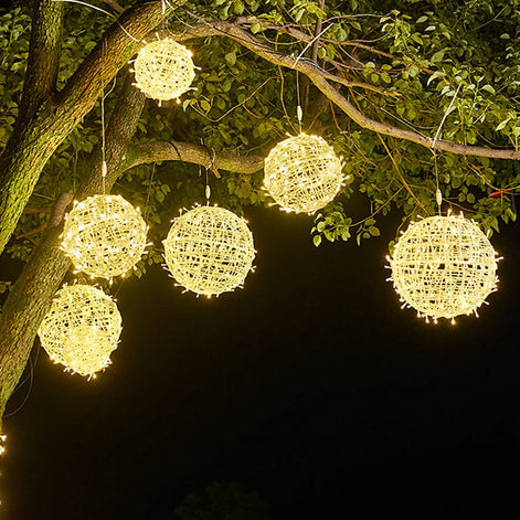 Rattina LED-Kugelgirlande – Lichterkette mit Rattankugeln für Innen- und Außenbereiche