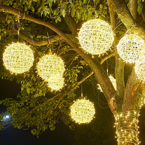 Rattina LED-Kugelgirlande – Lichterkette mit Rattankugeln für Innen- und Außenbereiche