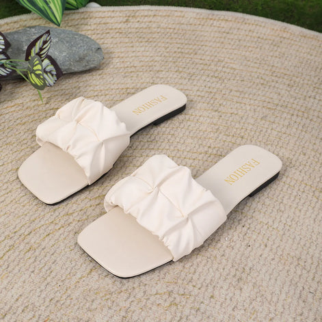 Damen-Sandalen mit Faltenoptik und flacher Sohle – Velmora