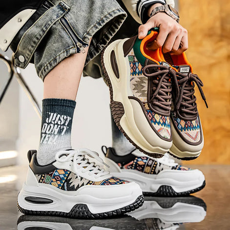 Zanvero Sneaker mit Schnürung und profilierter Gummisohle – Freizeitschuh mit gestickten Details