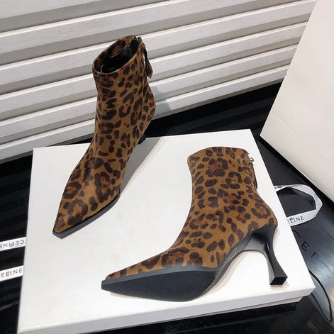 Velmora Damen Ankle Boots mit spitzer Form und hohem Absatz
