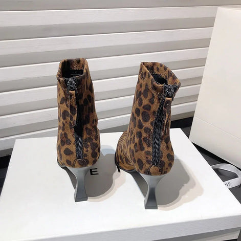 Velmora Damen Ankle Boots mit spitzer Form und hohem Absatz
