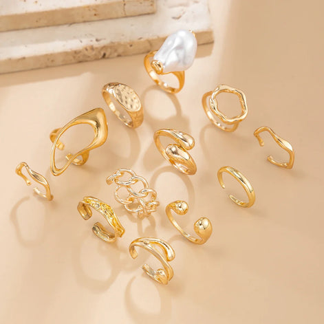 Meralia Ringset – Zwölfteiliger Satz aus Metallringen mit Perlendetails und geometrischen Formen