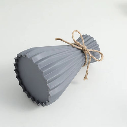 Foldra Dekovase aus Kunststoff – Moderne Faltvase für Trockenblumen