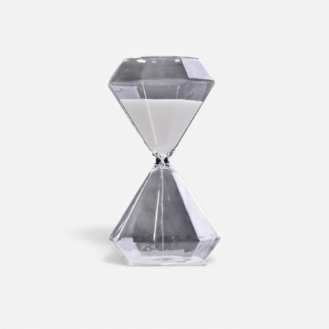 Kreative Sanduhr mit diamantinspiriertem Design für die Tischdekoration