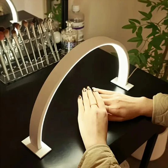Velmira LED Tischlampe mit 3 Lichtfarben und USB-Anschluss