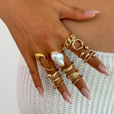 Meralia Ringset – Zwölfteiliger Satz aus Metallringen mit Perlendetails und geometrischen Formen