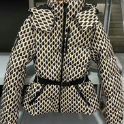 Damen Winterjacke mit Kapuze, Gürtel und wattierter Füllung – Cirella
