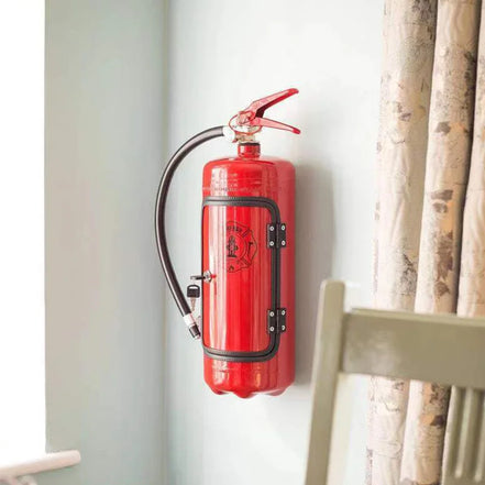 Flaschenhalter im Feuerlöscher-Design
